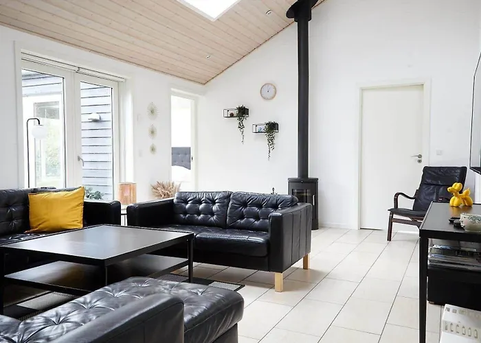 13303-asnaes-hove-straede-42-d بيت للعطل *